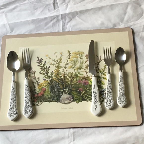 Disney 5 PIECES FLATWARE THE BEAUTY & THE BEAST BE OUR GUEST - Picture 2 of 7